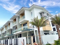 Belhomes viên ngọc thô được mài rũa thành viên kim cương lấp lánh Belhomes viên ngọc thô được mài rũa thành viên kim cương lấp lánh