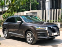 Xe Audi Q7 TFSi Quattro màu vàng cát, Sx2016 Model 2017 Xe Audi Q7 TFSi Quattro màu vàng cát, Sx2016 Model 2017