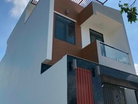 Nhà phố hiện đại 1 trệt 1 lầu, 108m2, sau chợ Bình Chánh, có nội thất Nhà phố hiện đại 1 trệt 1 lầu, 108m2, sau chợ Bình Chánh, có nội thất