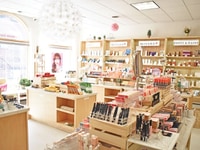 Shop mỹ phẩm tuyển nv bán hàng. Shop mỹ phẩm tuyển nv bán hàng.