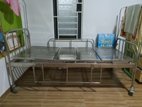 Thanh lý giường y tế inox hai tay quay còn mới 90% Thanh lý giường y tế inox hai tay quay còn mới 90%
