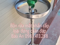 Bồn rửa mắt khẩn cấp đứng có chân đạp inox SUS304 Bồn rửa mắt khẩn cấp đứng có chân đạp inox SUS304