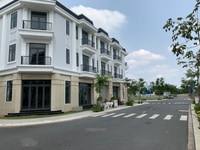 Cần bán gấp căn Shophouse DTSD 225m2 MT đường 50m 1T2L chợ HƯNG LONG Cần bán gấp căn Shophouse DTSD 225m2 MT đường 50m 1T2L chợ HƯNG LONG