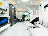 Tôi đang cần 1 giúp việc nhà 1 chăm em bé 1 chăm người nhà Tôi đang cần 1 giúp việc nhà 1 chăm em bé 1 chăm người nhà