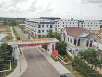 Gia đình cần mở rộng sản xuất nên cần bán 02 lô đất ngay chợ Hưng Long Gia đình cần mở rộng sản xuất nên cần bán 02 lô đất ngay chợ Hưng Long