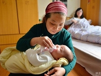 Cần tuyển 01 nư giúp việc và trông trẻ.