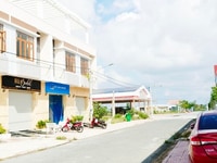 Nhà mặt tiền xây sẵn vào kinh doanh ngay(shophouse) -chỉ 11,5 triệu/m2 Nhà mặt tiền xây sẵn vào kinh doanh ngay(shophouse) -chỉ 11,5 triệu/m2