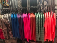Thanh lý lô áo thun croptop in chữ thời trang giá lô cực sốc Thanh lý lô áo thun croptop in chữ thời trang giá lô cực sốc