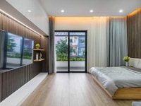 Bán nhà 3 tầng có sân vườn, mặt tiền, trung tâm thành phố, mới 100% ch Bán nhà 3 tầng có sân vườn, mặt tiền, trung tâm thành phố, mới 100% ch
