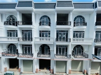 Mở bán nhà phố mặt tiền đường Nguyễn Sơn. Tặng xe Mercedes cao cấp