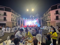 Cần bán lô đất nền mặt trước là trung tâm thương mại mặt sau là SôBùng Cần bán lô đất nền mặt trước là trung tâm thương mại mặt sau là SôBùng