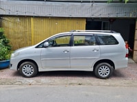 Xe Toyota Innova Model 2014 gia đình giữ gìn rất kỹ Xe Toyota Innova Model 2014 gia đình giữ gìn rất kỹ