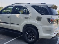 Bán Toyota Fortuner Sportivo TRD 2cầu 2.7 số tự động model 2016 trắng Bán Toyota Fortuner Sportivo TRD 2cầu 2.7 số tự động model 2016 trắng