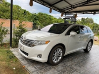 Cần bán gấp xe Toyota Venza sx 2011 màu trắng nhập khẩu phiên bản Full