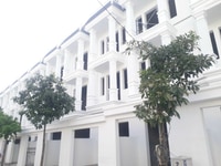 Cần Bán Căn Nhà Phố ( Góc 2 mặt tiền đường nhựa ) TẠI DĨ AN Cần Bán Căn Nhà Phố ( Góc 2 mặt tiền đường nhựa ) TẠI DĨ AN