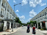 Nhà Dĩ AN một trệt hai lầu, nhà mới sổ riêng ngay công viên . Nhà Dĩ AN một trệt hai lầu, nhà mới sổ riêng ngay công viên .
