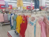 Shop quần áo cần 2 bạn phụ bán tại quầy Shop quần áo cần 2 bạn phụ bán tại quầy