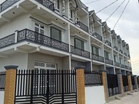 Mở bán dãy nhà 3 tấm 4x20-Hẻm xe hơi-Cách chợ Hưng Long 500m-2.39 tỷ Mở bán dãy nhà 3 tấm 4x20-Hẻm xe hơi-Cách chợ Hưng Long 500m-2.39 tỷ