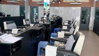 Hớt tóc Quốc Tế. Cần Tuyển 1 thợ nữ ráy tai, gội đầu
