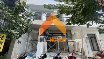 E XINH E ĐỨNG 1 MÌNH VẪN XINH- MẶT BẰNG NGAY TRẦN NÃO Q2 MỚI TINH