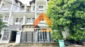 STYLE HIỆN ĐẠI VILLA TRỐNG SUỐT SAU LƯNG METRO Q2 GIÁ RẺ