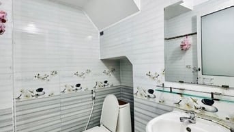 Bán gấp nhà Đ. Bàn Cờ, Q3, 62m2, SHR, gần chợ, Giá 1 Tỷ 450 - Hxh 