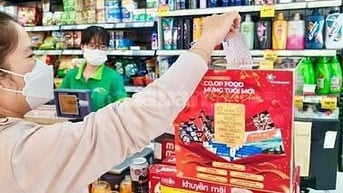 Căn 2 nam nữ làm tạp vụ công việc phổ thông.