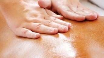 Massage khoẻ, chuẩn lingam tại nhà