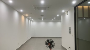 Cho thuê nhà mặt phố Dịch vọng hậu, 70m2