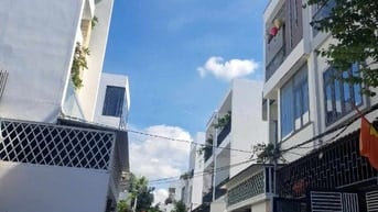 Bán nhà - (4 x 11m2)- 3 tầng - 3PN- Ô TÔ 8m - VĨNH HÒA - NHA TRANG.