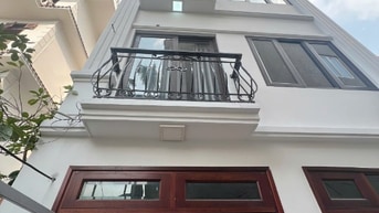 BÁN NHÀ hẻm 564/55 phố Gia Thụy, quận Long Biên, 35m2x 3 tầng 1 tum