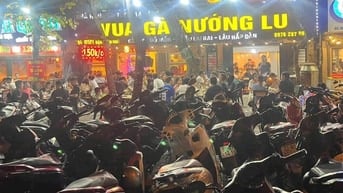 Nhượng quán ăn Đặng Văn Ngữ view hồ vỉa hè sân bay, dãy ăn uống víp