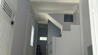 Cho thuê nhà 30m2, 2,5 tầng tại Ngọc Thụy, Long Biên, 2 phòng ngủ 