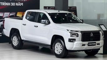 BÁN TẢI PICK UP TRITON GLX 2.4L AT MÁY DẦU, XE SẴN GIAO NGAY- ĐỦ QUÀ
