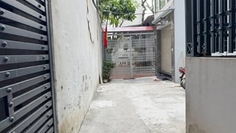 Chính chủ bán 47,3m2 đất cách mặt Phố Ô Cách 20m. Ngay cạnh hồ, trường