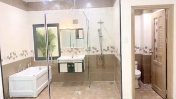 Bán nhà trệt + gác lửng - 3PN 3WC - tặng full nội thất, hẻm xe hơi 