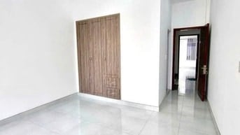 Nguyên căn 4*25m 3 lầu 6pn Nguyễn sơn giá 20tr