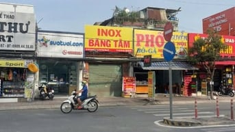 Cần cho thuê nhà mặt tiền đường Huỳnh Tấn Phát Quận 7