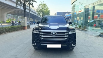 Land Cruiser LC300 siêu lướt, lăn bánh 5000 Km, bảo hành đến năm 2029.