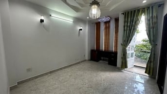 Cho thuê ở tầng 1, 1PN, 2WC,có nhà bếp, 100m2