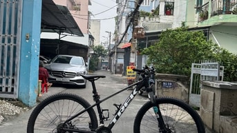 TREK marlin 4 size M bánh 29 inch đen