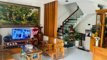 Cho thuê penthouses' chung cư Plaza - Lữ Gia, DT: 168m2, 1 trệt, 1 lầu