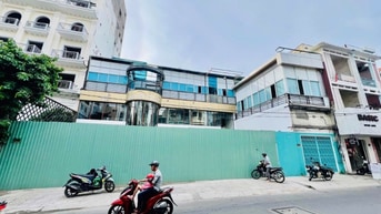 Cho thuê nhà 04 Trần Quang Diệu, Quận 3. Trệt, 2 lầu, 21x20 DT 1000m2.