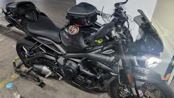 Triumph Street Triple 765RS đen carbon , nhẹ đẹp mạnh xịn sò oko 8kxx