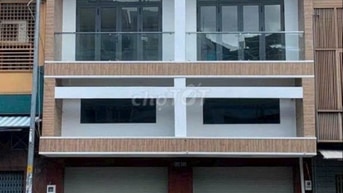 Cần bán nhà mặt tiền Nguyễn Thị Nhỏ, dd Quận 5, DT: 8x17m, 4 lầu thang