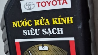 Bán rẻ nước rửa kính oto chính hãng Toyota 1l