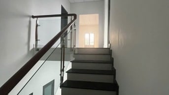 Nhà mới tầng 90 m2 ,Nở hậu, HXH 5m,đường Lê Văn Việt, TNPB, Q9