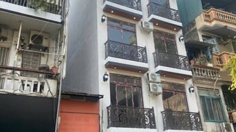 Cho thuê nhà mặt phố Yên Phụ, Tây Hồ, 6 tầng, mặt bằng 50m2, thang máy