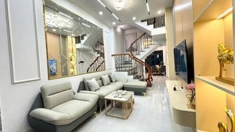 Nhà Đẹp Đón Tết Phố Nguyên Hồng, Đống Đa 43m, 4 tầng, giá 8.98 tỷ.