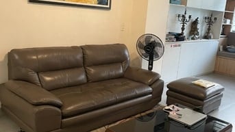 Cần bán Bộ Sofa kèm bàn kiếng của JangIn, đồ nhà dùng còn mới ạ